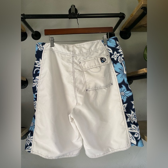 KIRRA Men’s Shorts - 34 - Picture 2 of 10